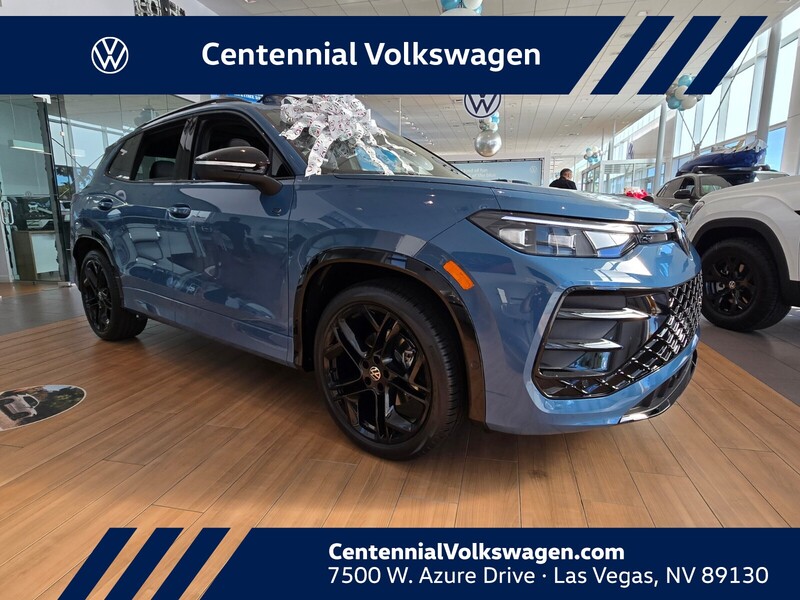 2026 Volkswagen Tiguan SE R-LINE BLACK's photo