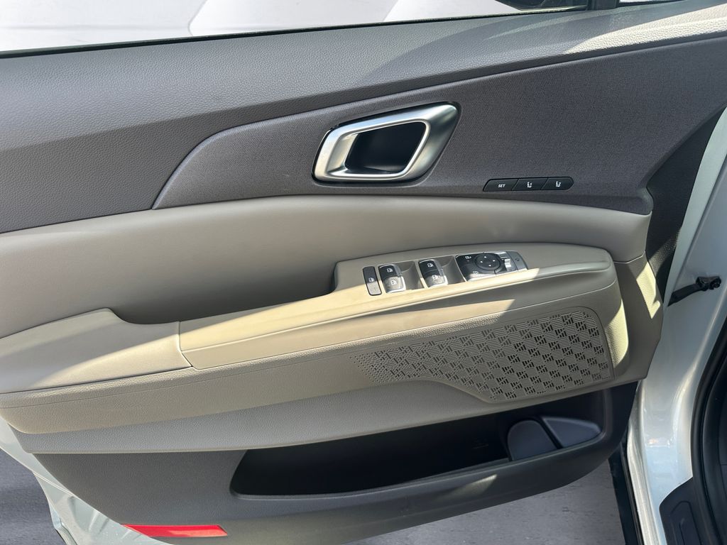 2025 Kia Carnival EX photo 12