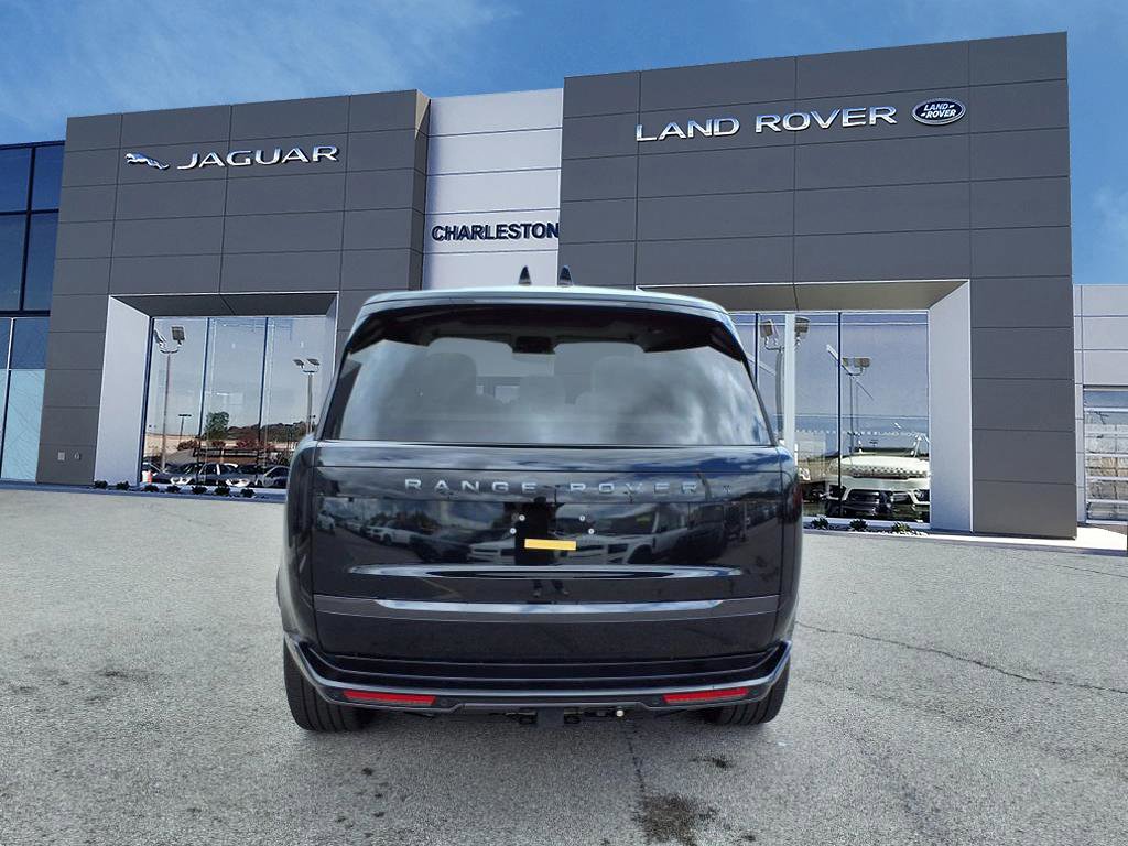 2025 Land Rover Range Rover SE photo 4