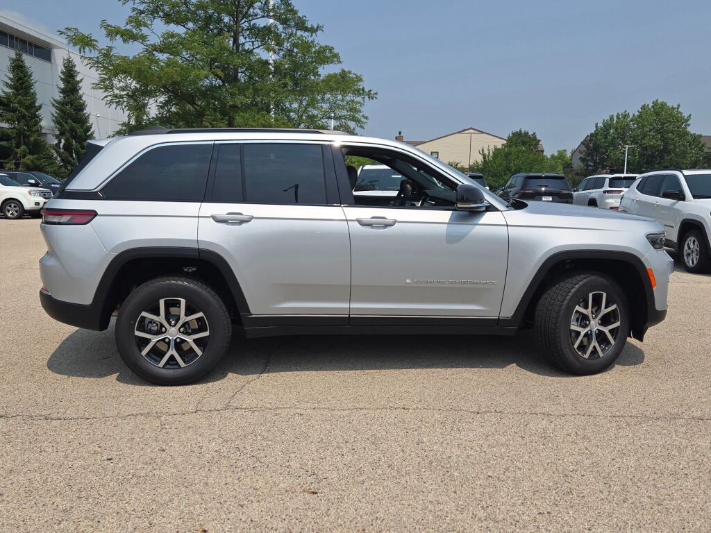 2025 Jeep Grand Cherokee Limited photo 5