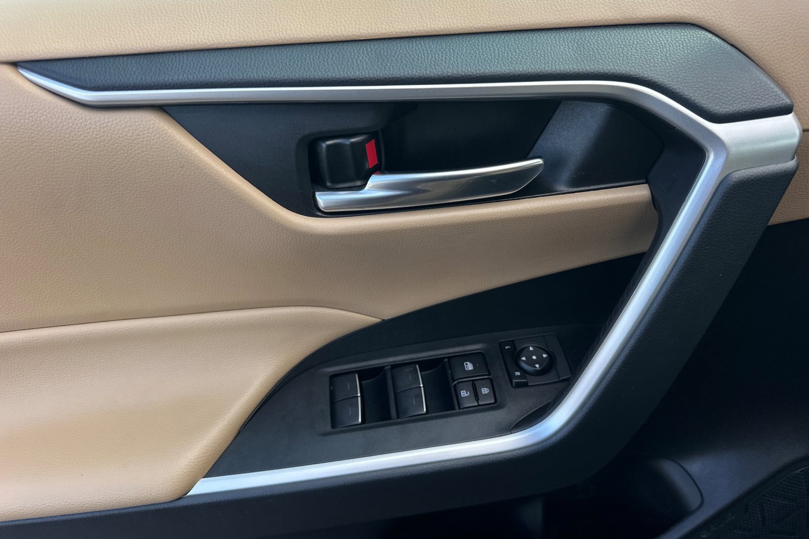 2022 Toyota RAV4 XLE photo 9