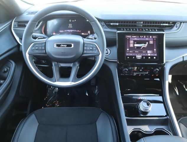 2024 Jeep Grand Cherokee Altitude photo 10