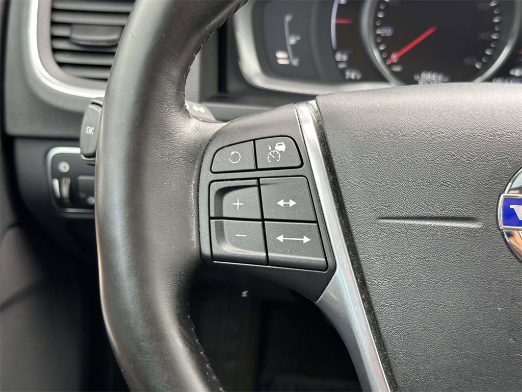 2016 Volvo S60 Inscription T5 Platinum AWD photo 8