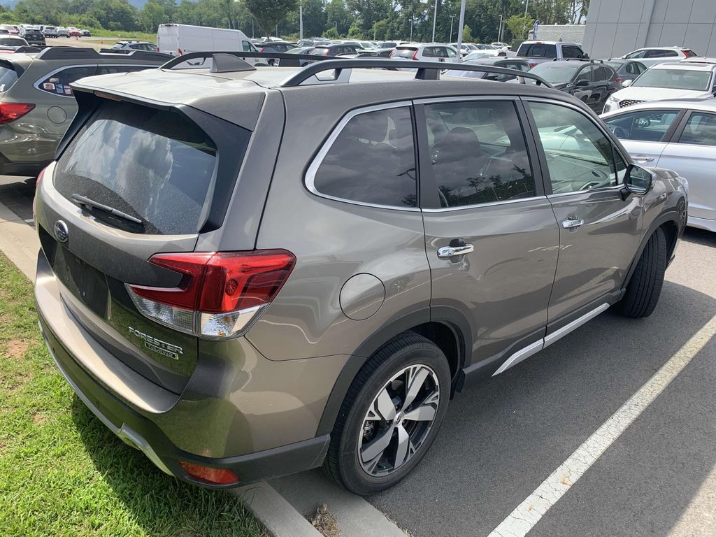 2019 Subaru Forester Touring photo 4
