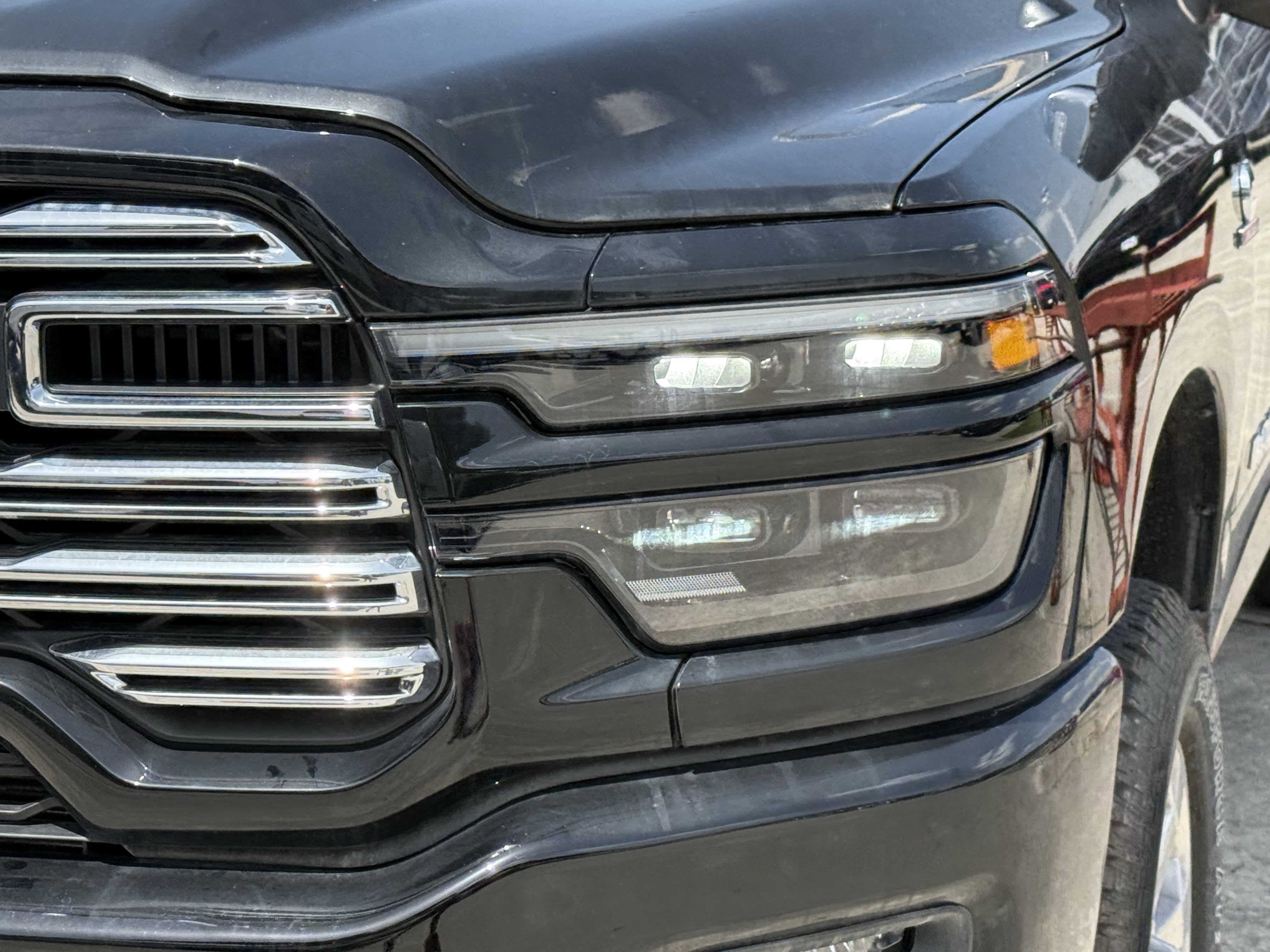 2025 Ram 3500 Laramie photo 4