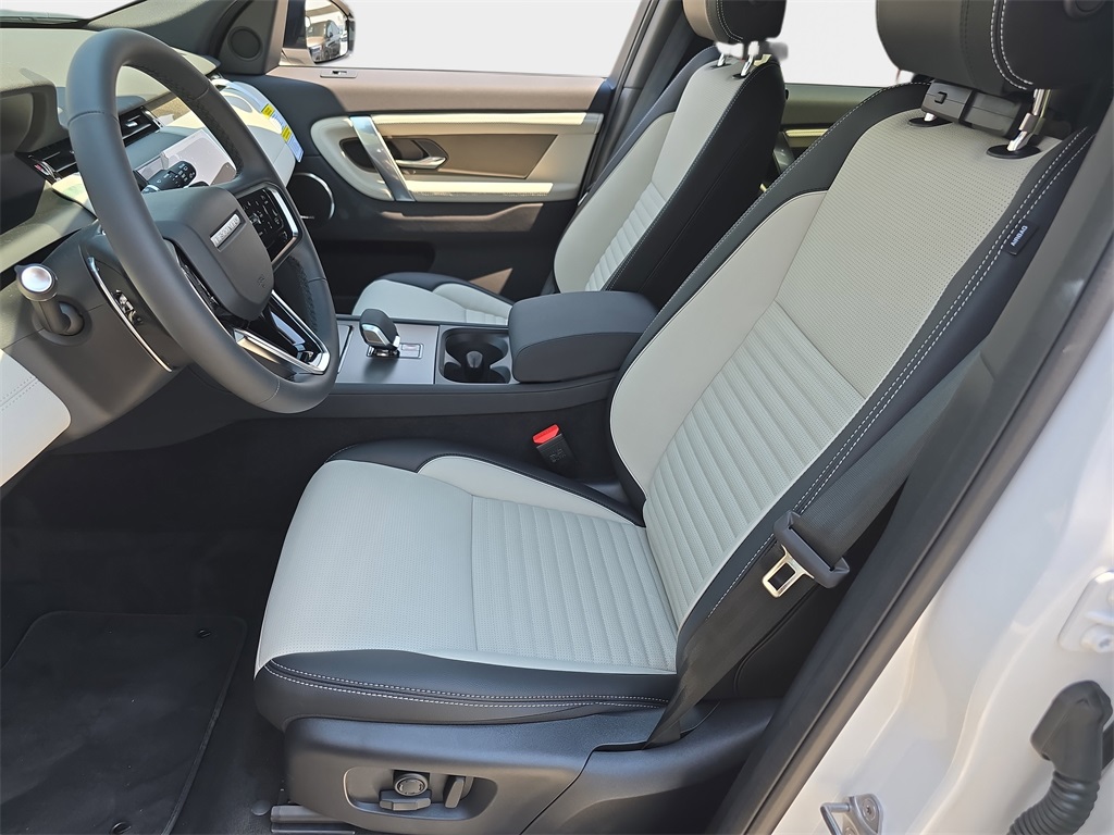 2025 Land Rover Discovery Sport SE photo 9