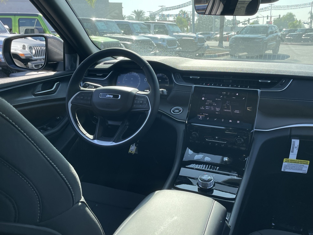 2025 Jeep Grand Cherokee Laredo X photo 23