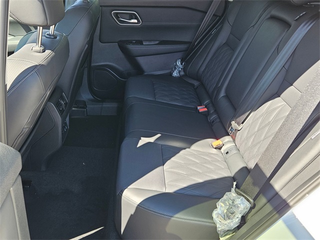 2026 Nissan Rogue Platinum photo 5