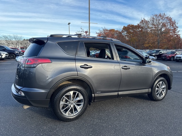 2018 Toyota RAV4 Hybrid XLE photo 3