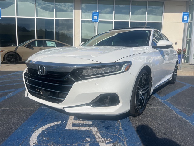 2022 Honda Accord Touring 2.0T photo 2