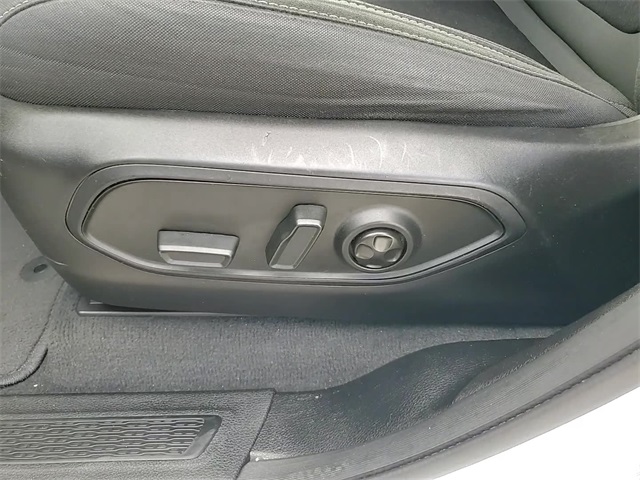2023 Jeep Grand Cherokee Laredo photo 13
