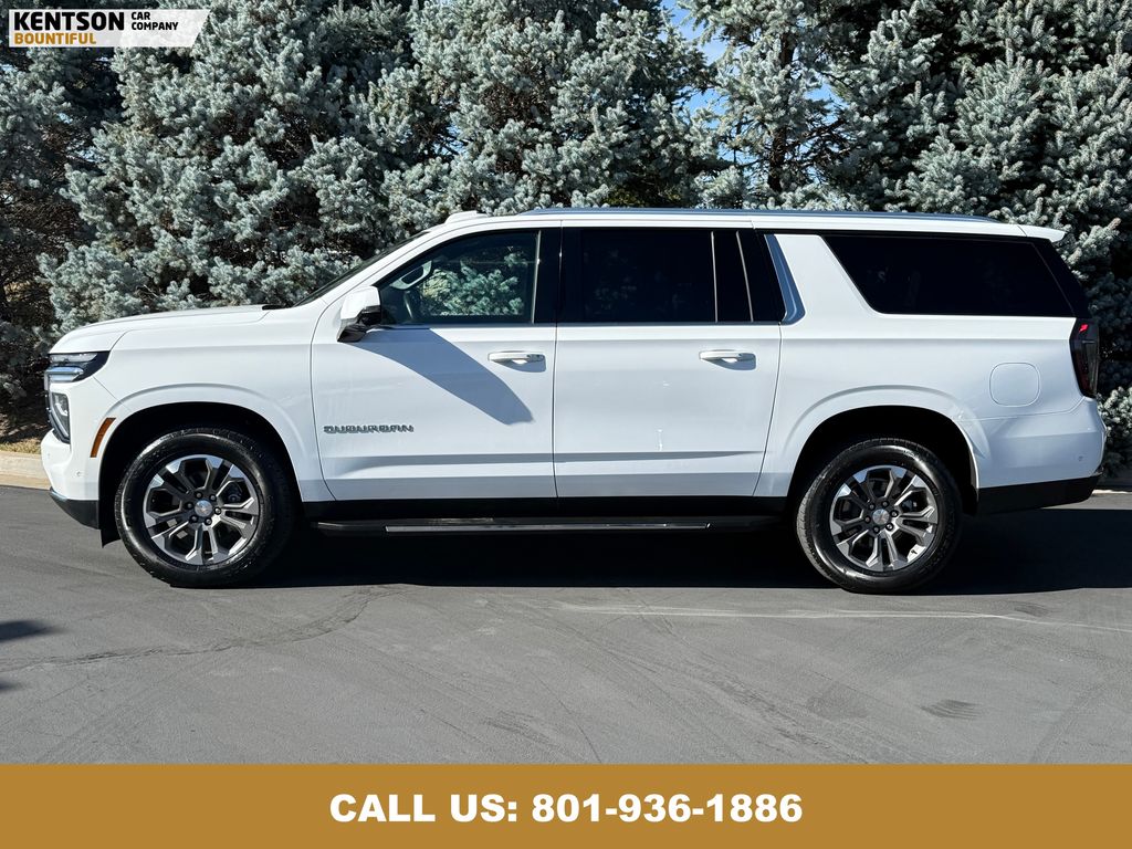 2025 Chevrolet Suburban LT photo 4