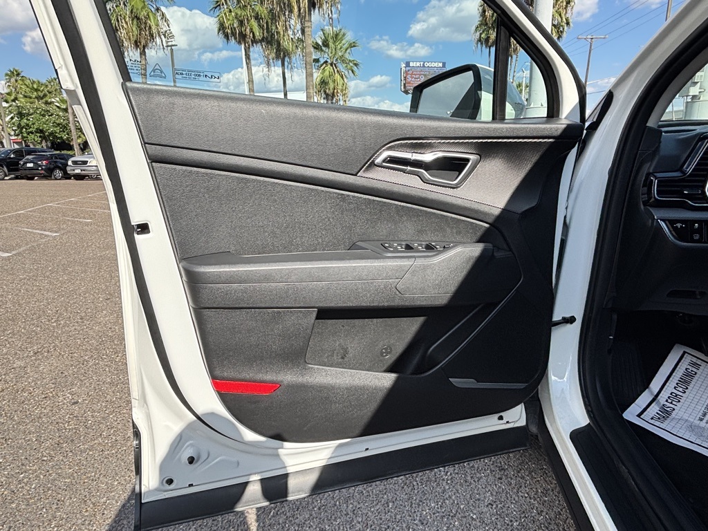 2023 Kia Sportage Hybrid LX photo 13