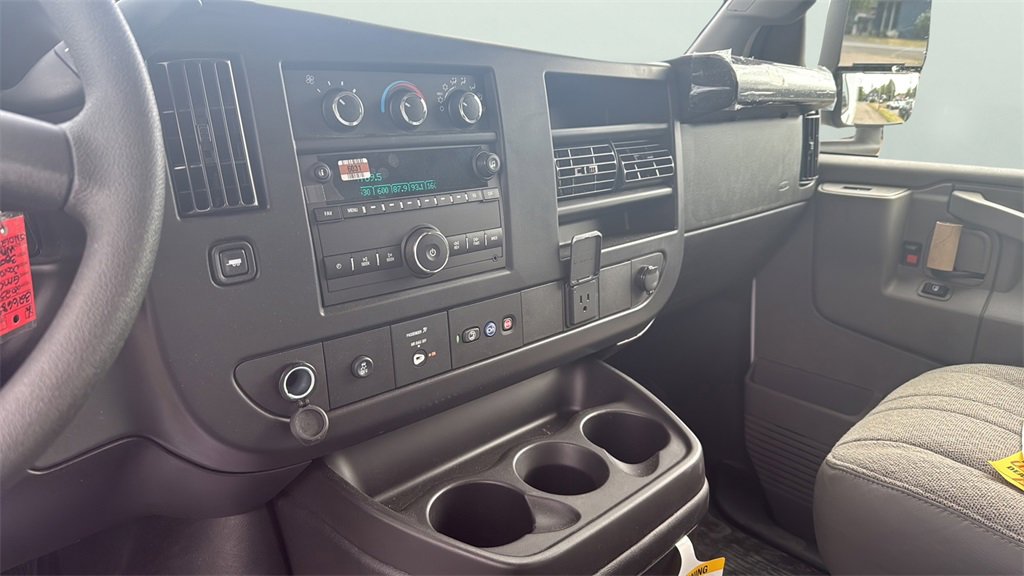 2025 Gmc Savana Cutaway 3500 photo 7