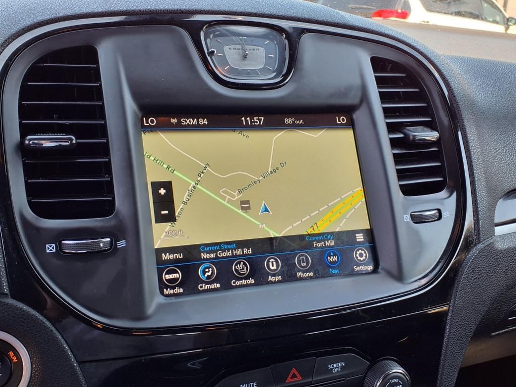 2020 Chrysler 300 photo 7