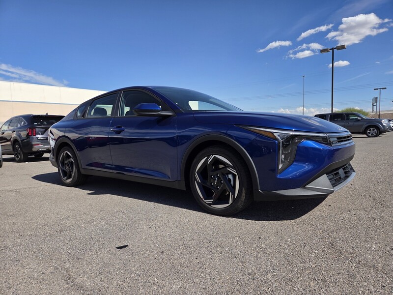 2025 Kia K4 EX photo 2