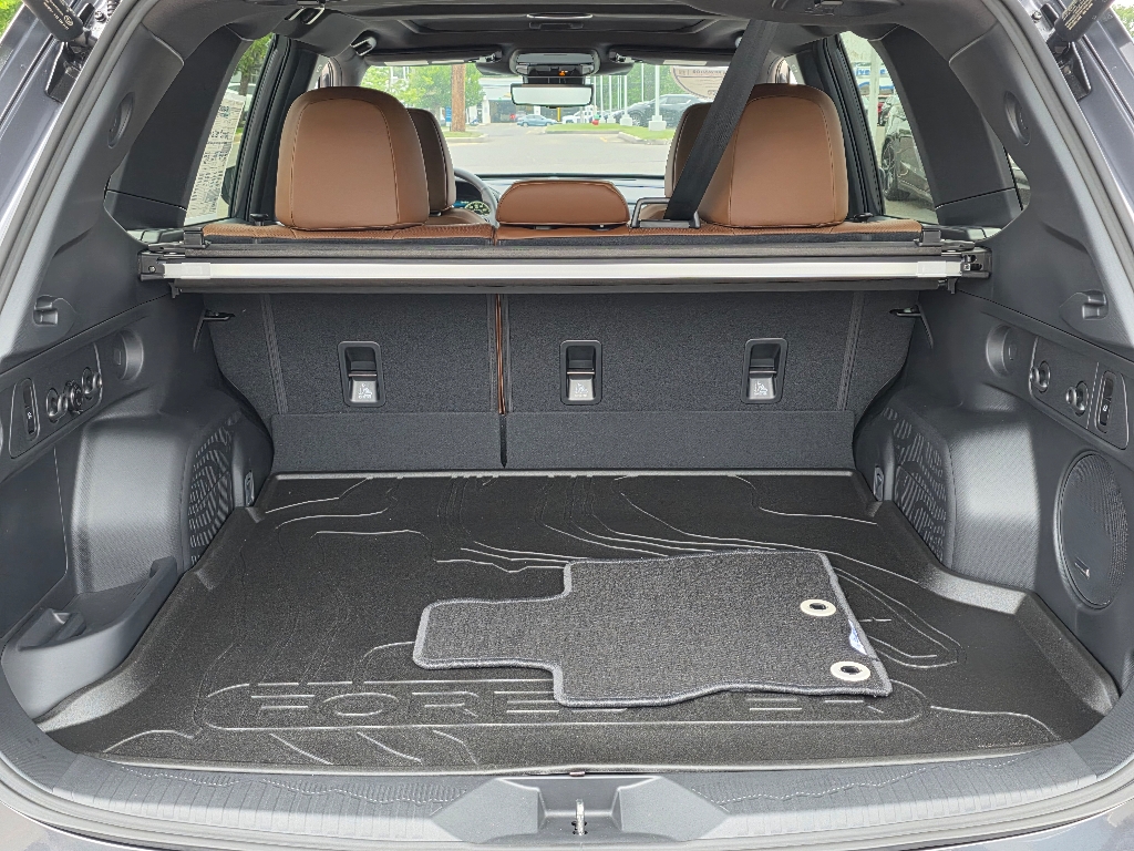 2025 Subaru Forester Touring photo 4