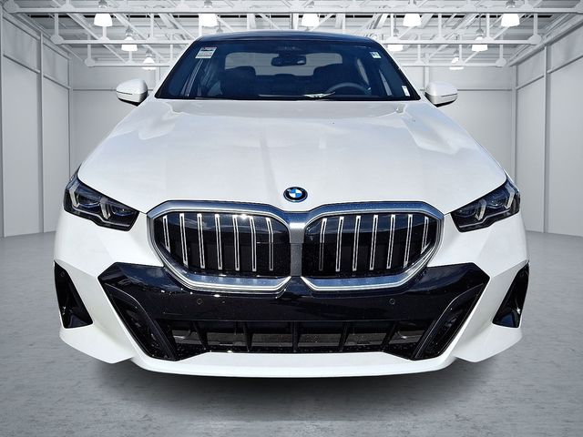 2026 Bmw 550e xDrive photo 2