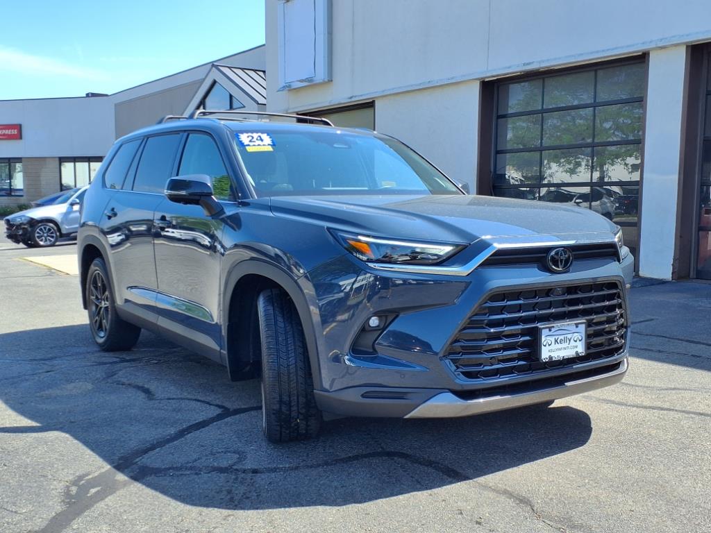 2024 Toyota Grand Highlander Platinum photo 3