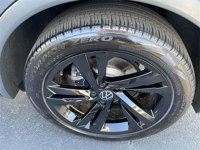 2024 Volkswagen Tiguan SE R-Line Black photo 10