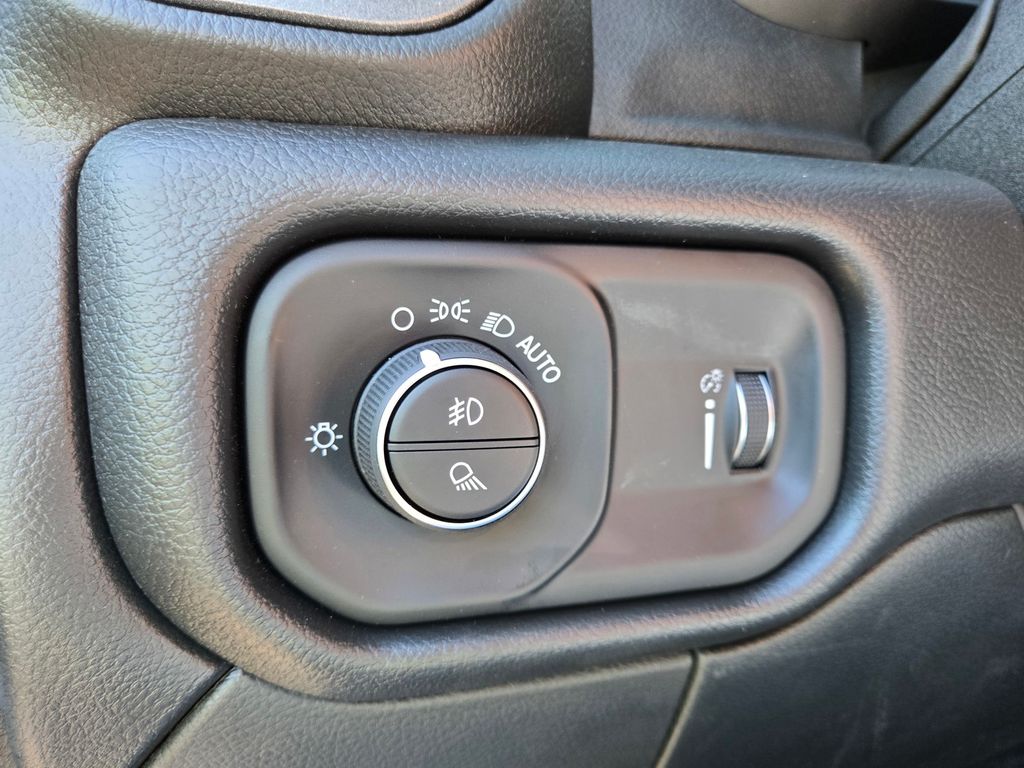 2025 Ram 2500 Tradesman photo 12