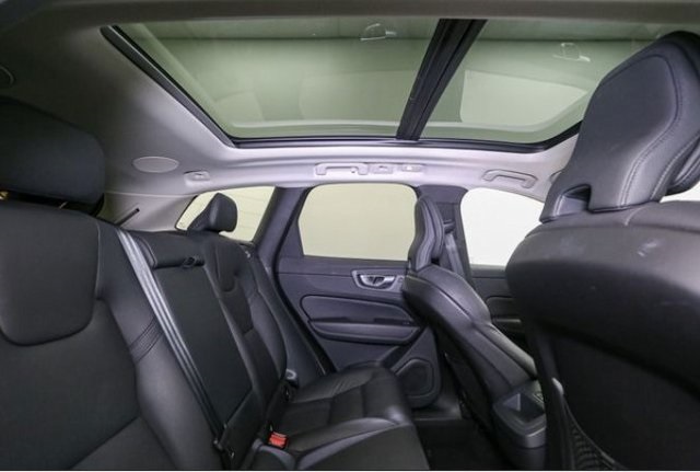 2024 Volvo XC60 B5 Plus photo 2