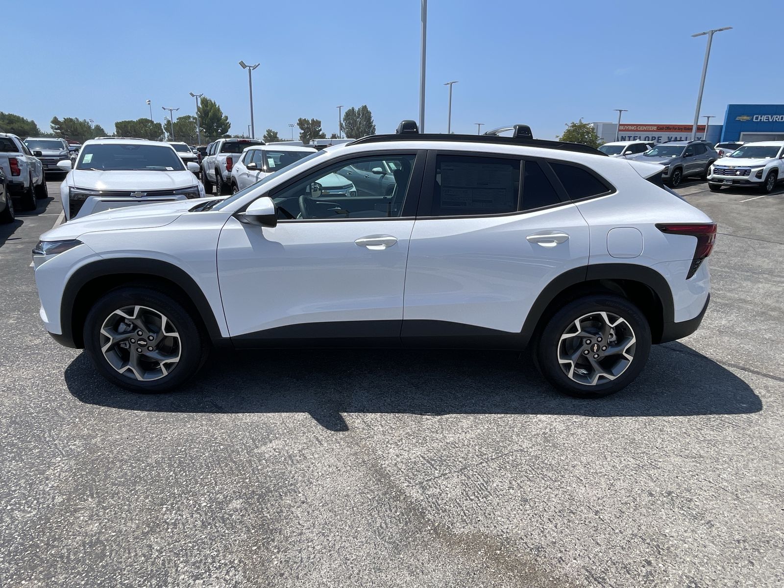 2025 Chevrolet Trax LT photo 3