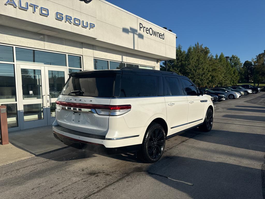 2023 Lincoln Navigator Black Label photo 3