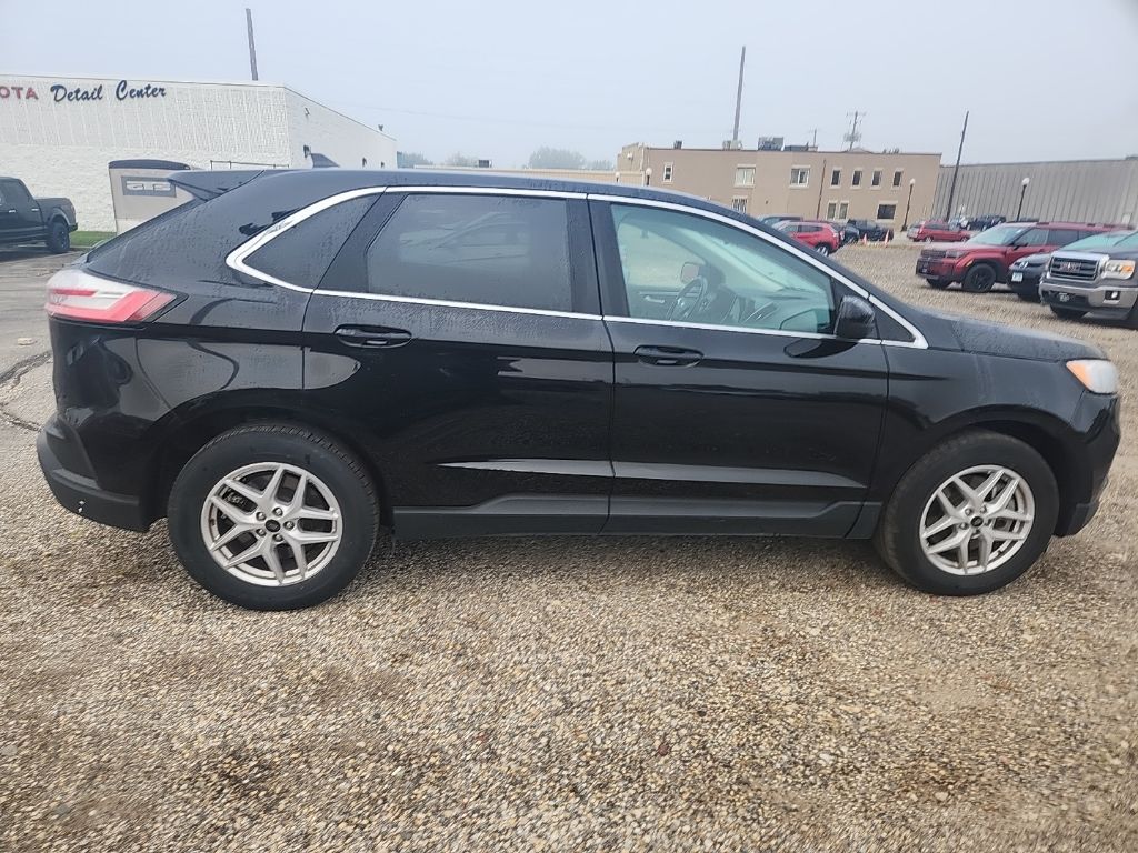 2023 Ford Edge SEL photo 3