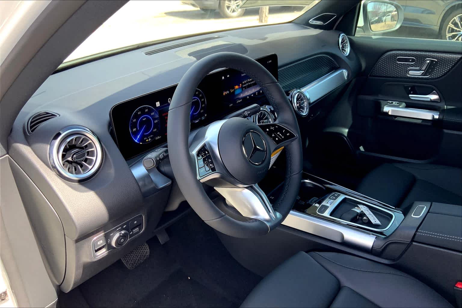 2025 Mercedes Benz EQB 300 4MATIC photo 9