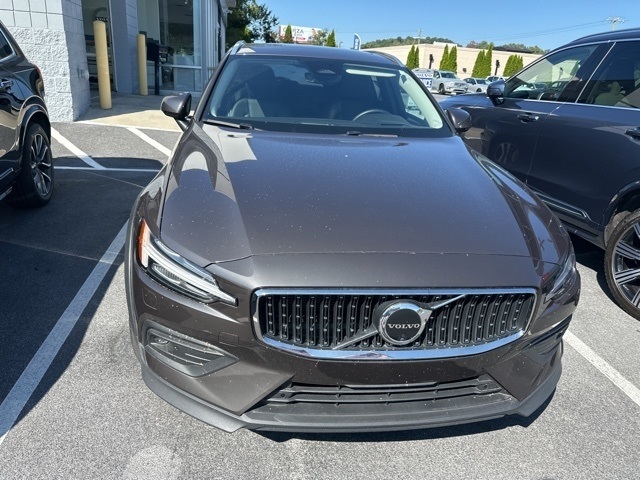 2024 Volvo V60 Cross Country Ultimate photo 3