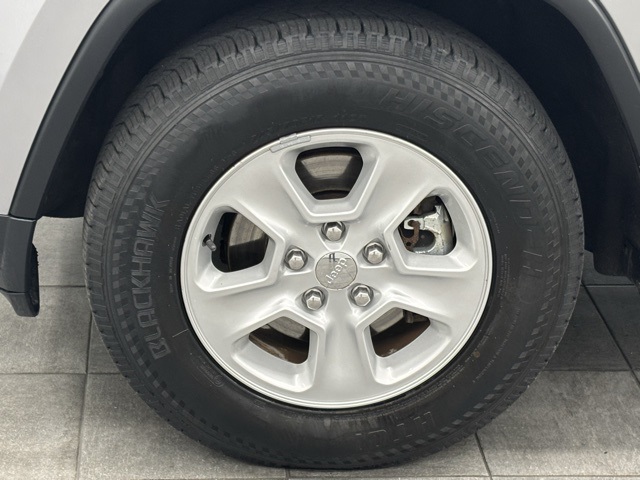 2014 Jeep Grand Cherokee Laredo photo 4