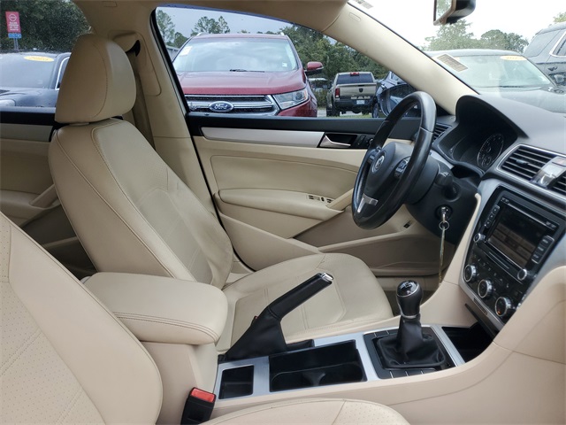2012 Volkswagen Passat SE photo 25