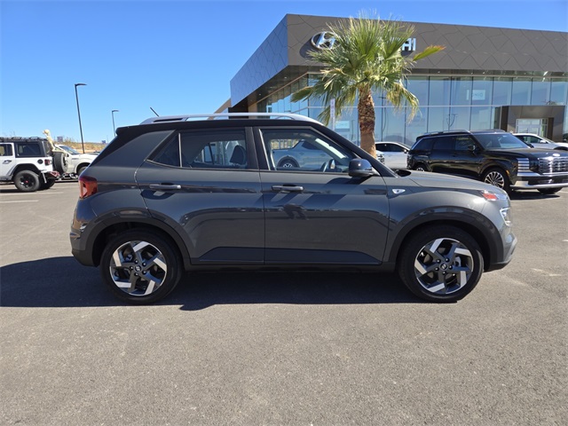 2024 Hyundai Venue Limited photo 2