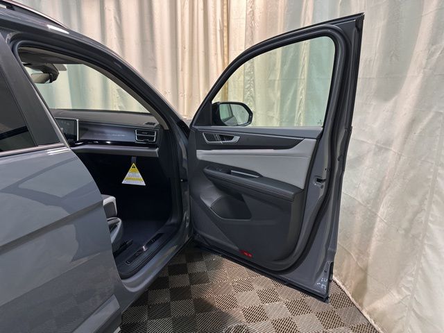 2025 Volkswagen Atlas Peak Edition SE photo 33