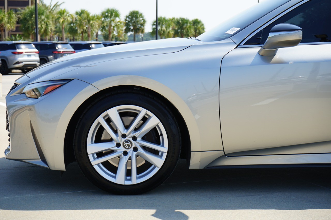 2023 Lexus IS 300 photo 10