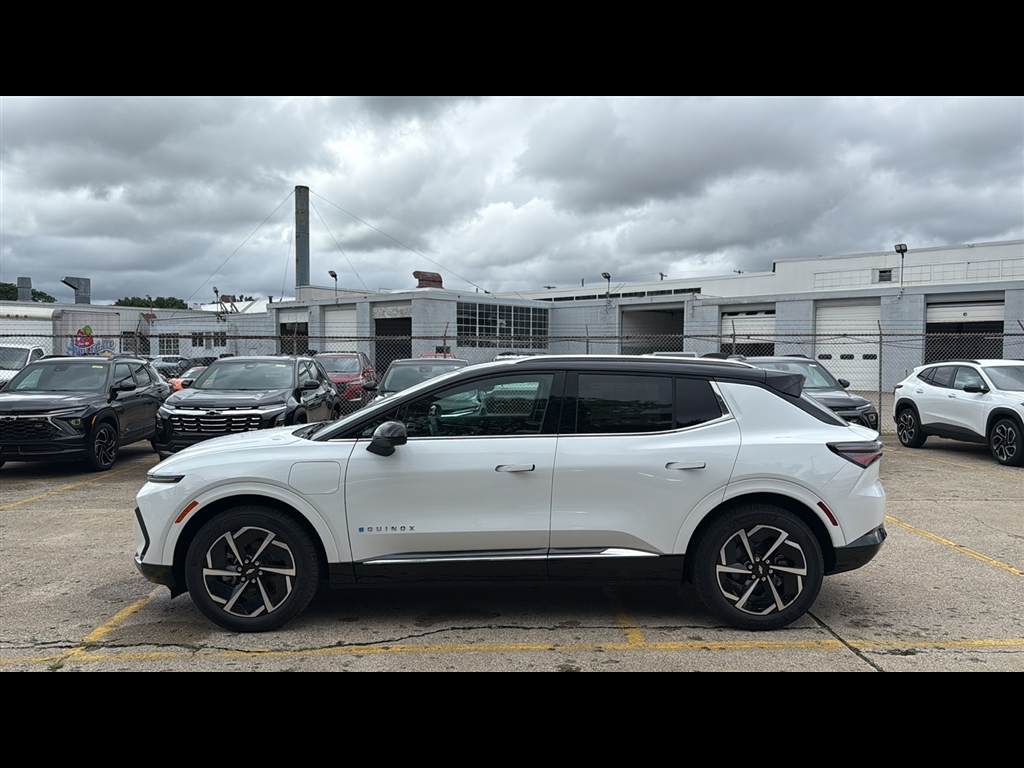 2025 Chevrolet Equinox EV 1LT photo 2