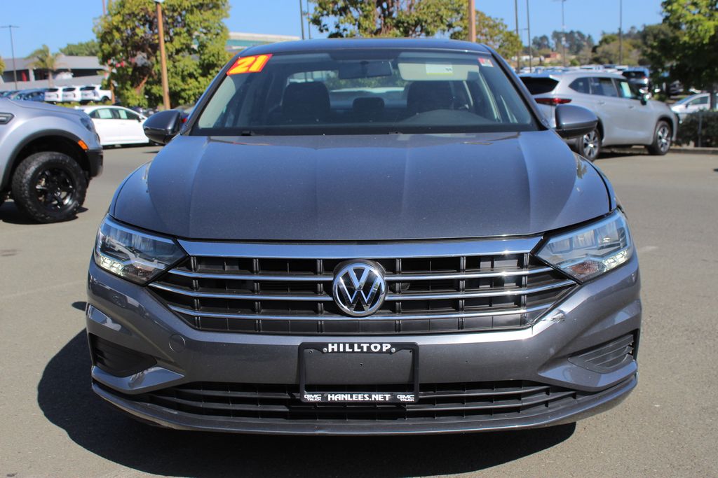 2021 Volkswagen Jetta SE R-Line photo 3