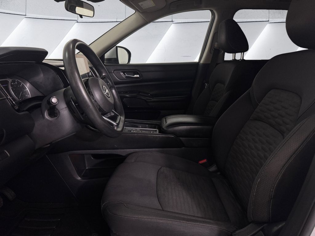 2022 Nissan Pathfinder S photo 7