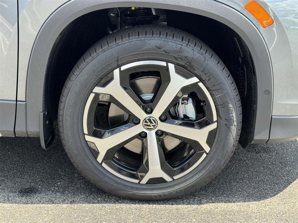 2025 Volkswagen Tiguan SE photo 11