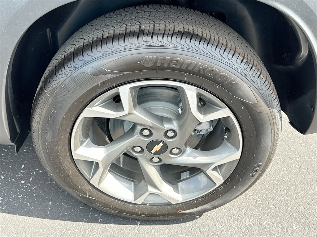 2025 Chevrolet Trax LT photo 16