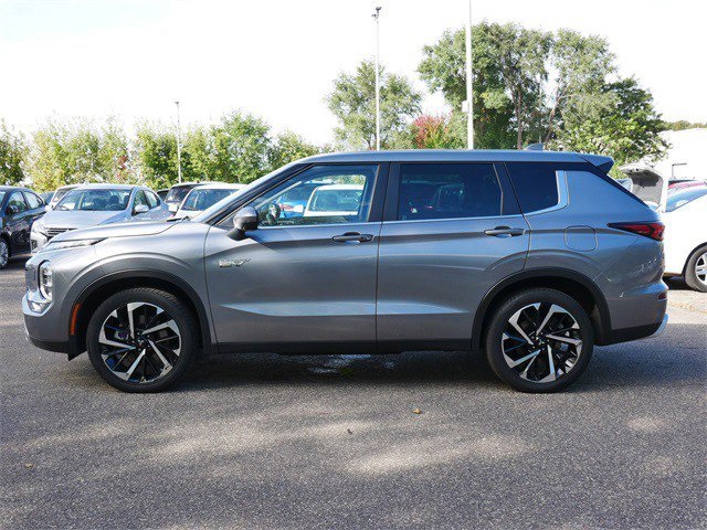 2023 Mitsubishi Outlander PHEV SE photo 2