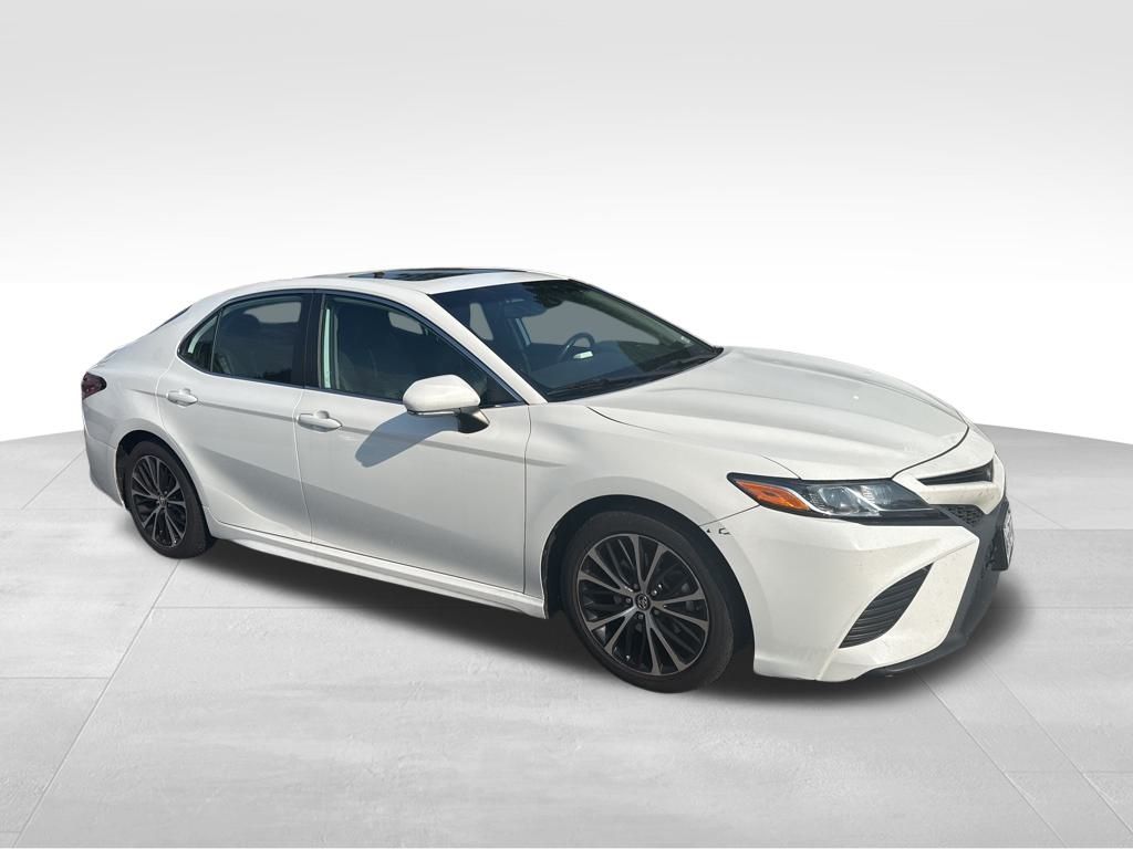 2019 Toyota Camry SE photo 5