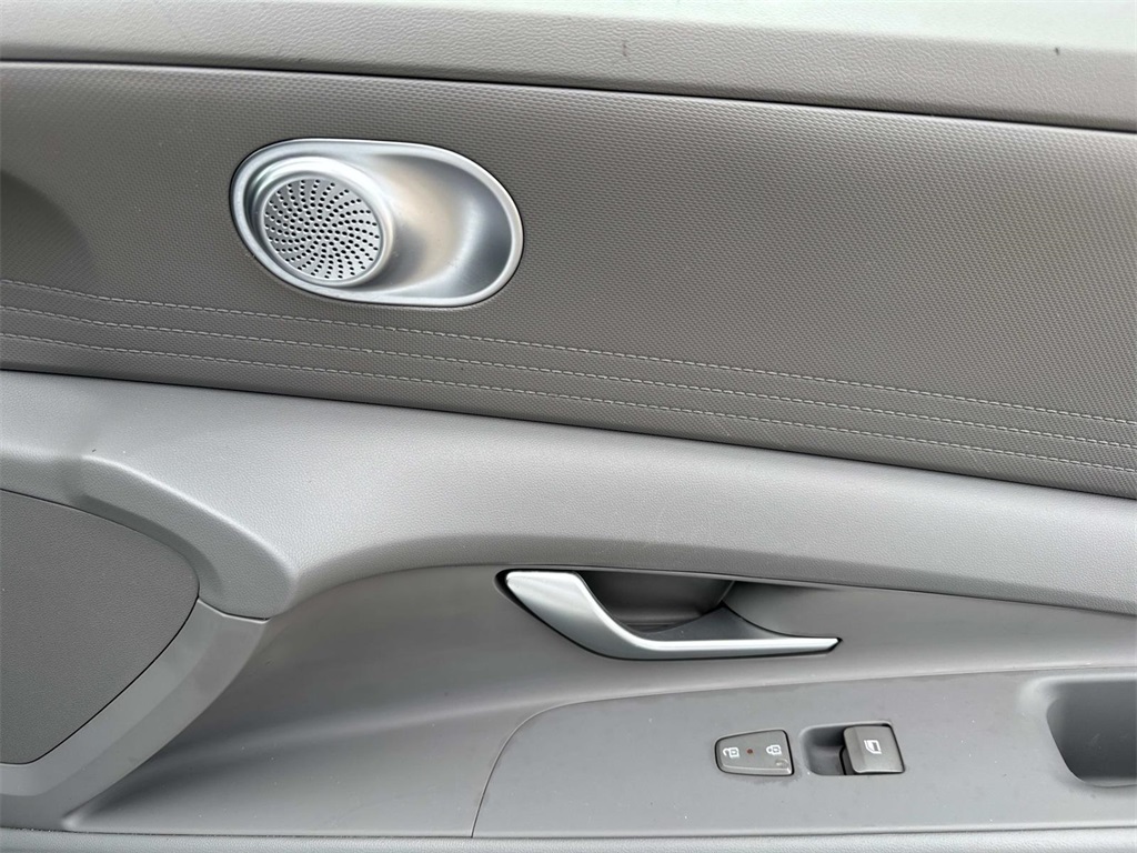 2024 Hyundai Elantra SE photo 11