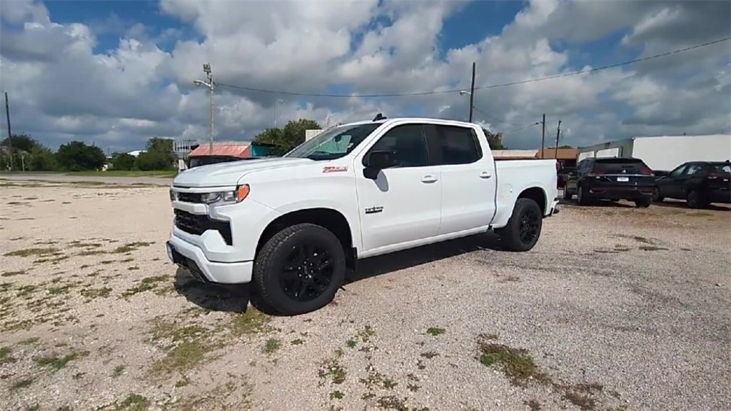 2025 Chevrolet Silverado 1500 RST photo 3