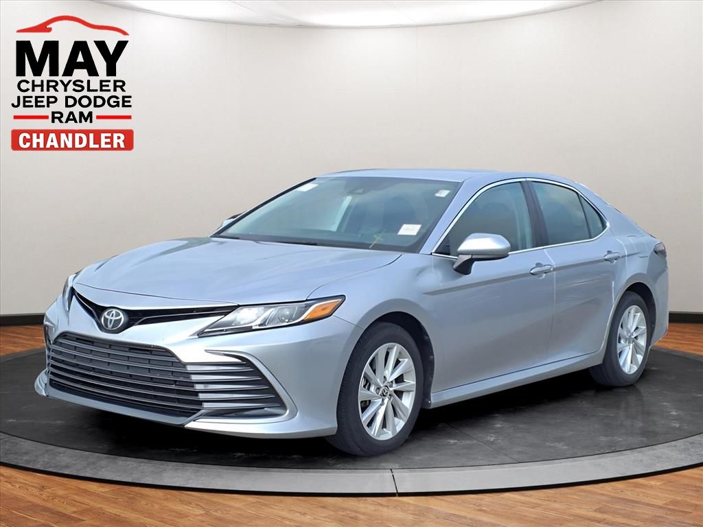 2024 Toyota Camry LE's photo