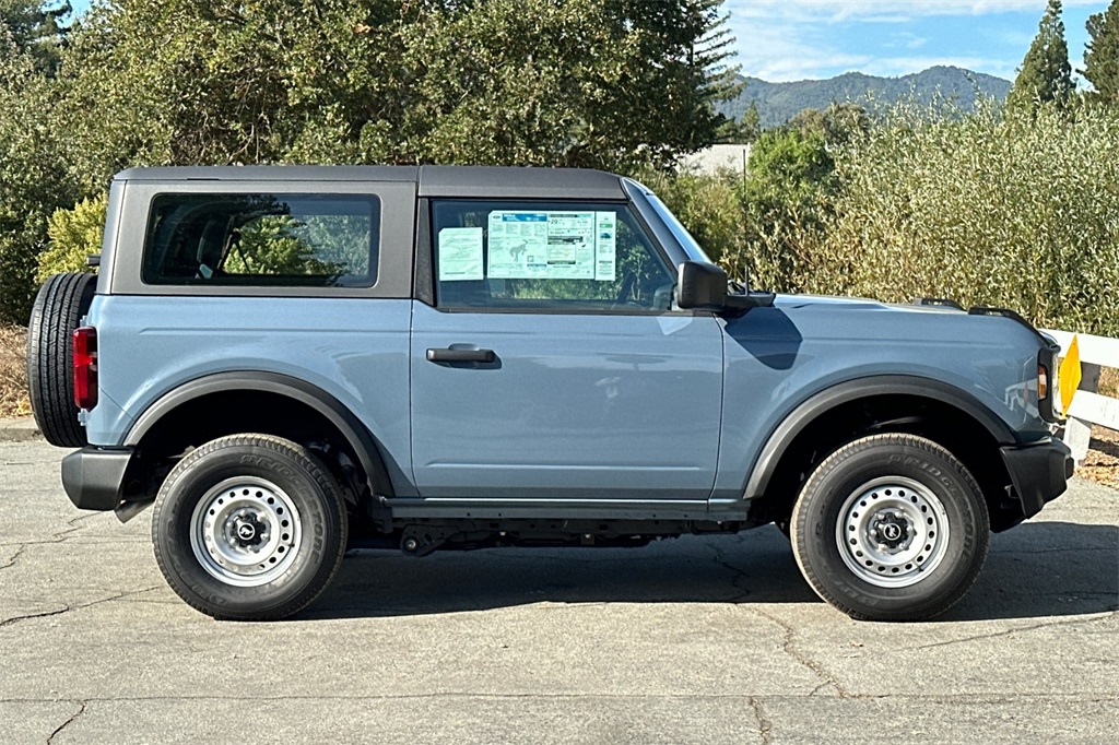 2025 Ford Bronco Base photo 3