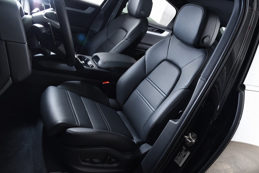 2025 Porsche Cayenne Coupe photo 5