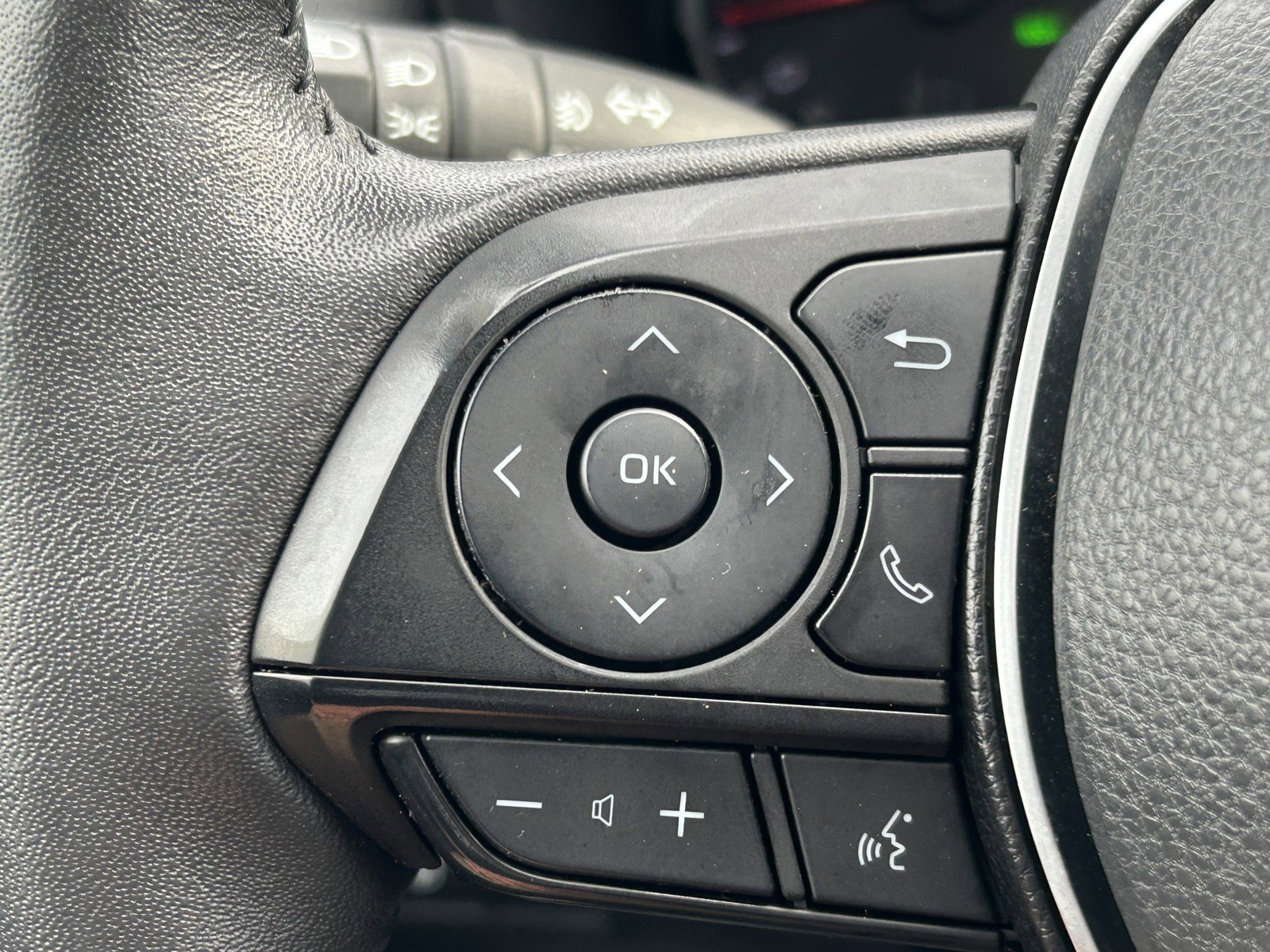 2022 Toyota RAV4 XLE Premium photo 24