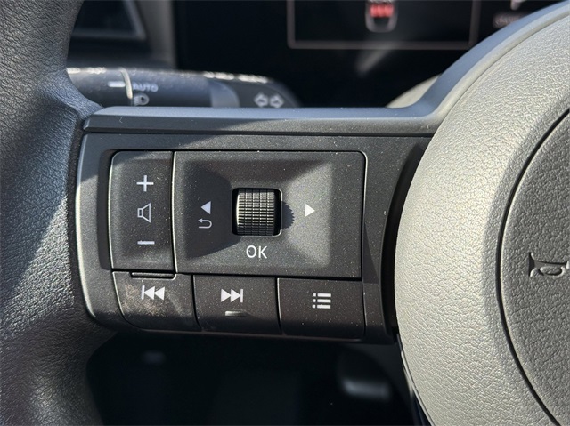 2025 Nissan Kicks SV photo 13